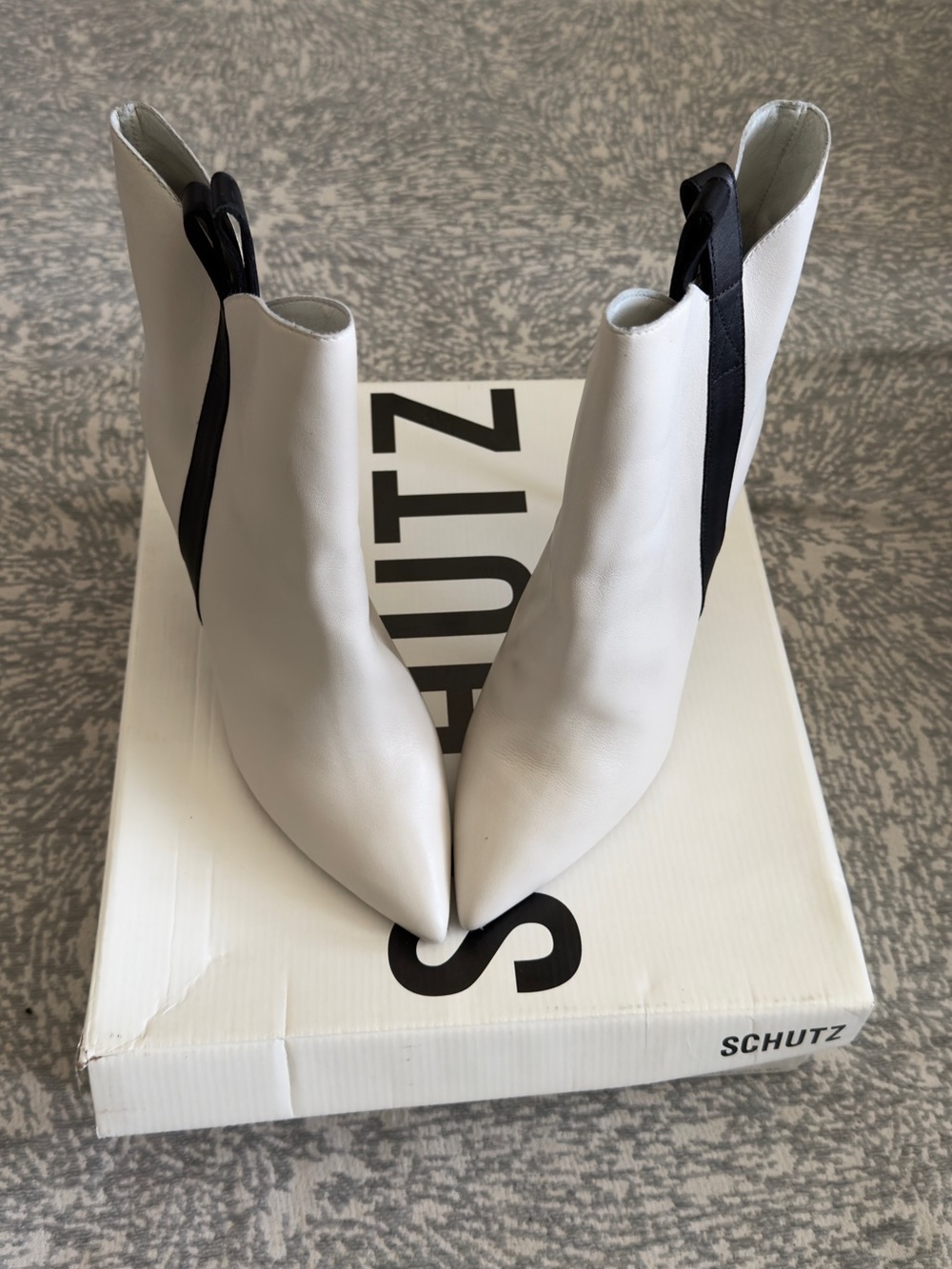 SCHUTZ White Pointed Toe Leather Ankle Boots with Black Elastic Pull